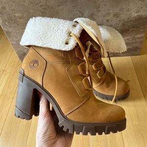 Timberland Lana Point Faux Shearling Booties | women’s size 9M